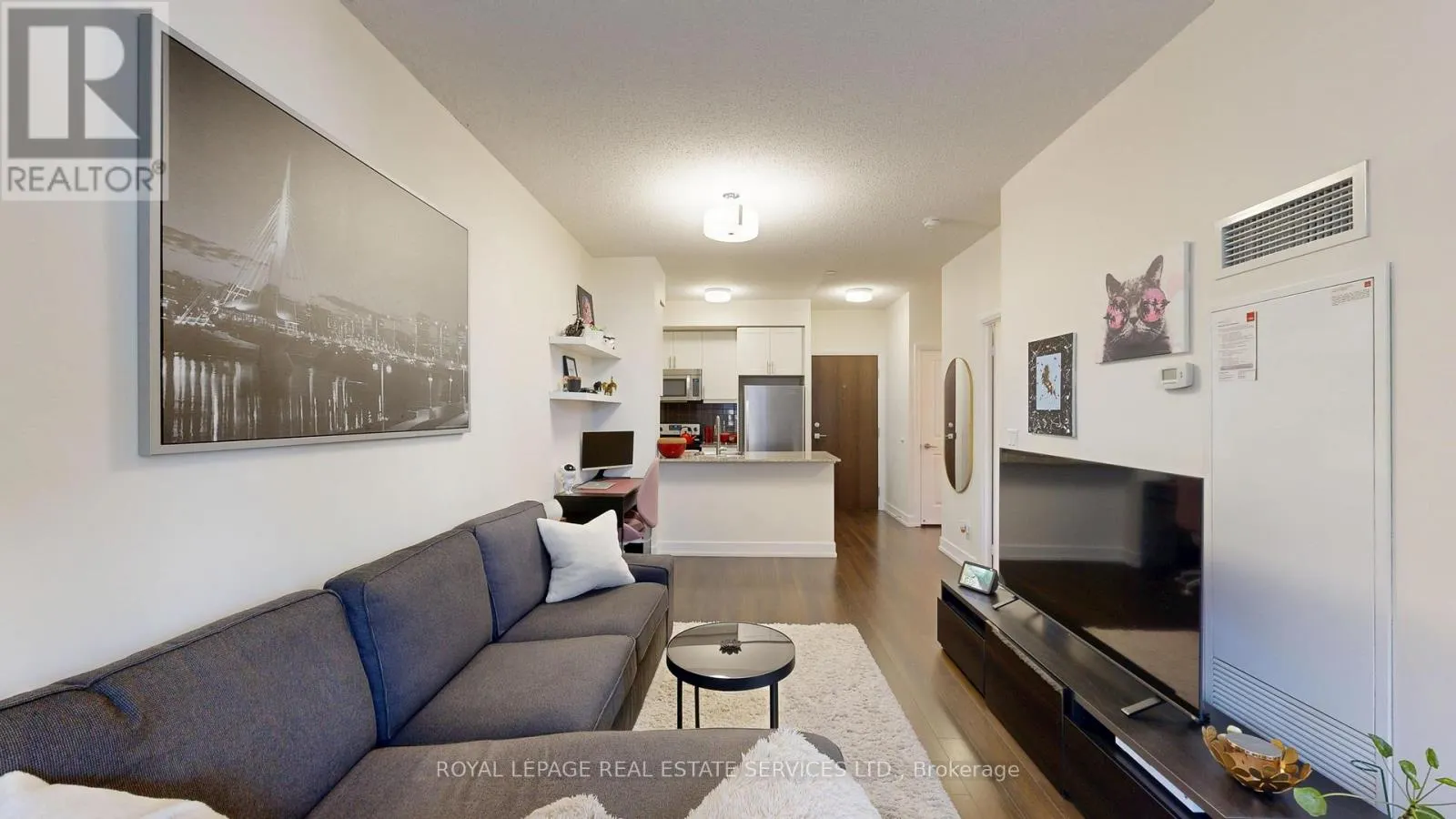 216 - 6 EVA ROAD