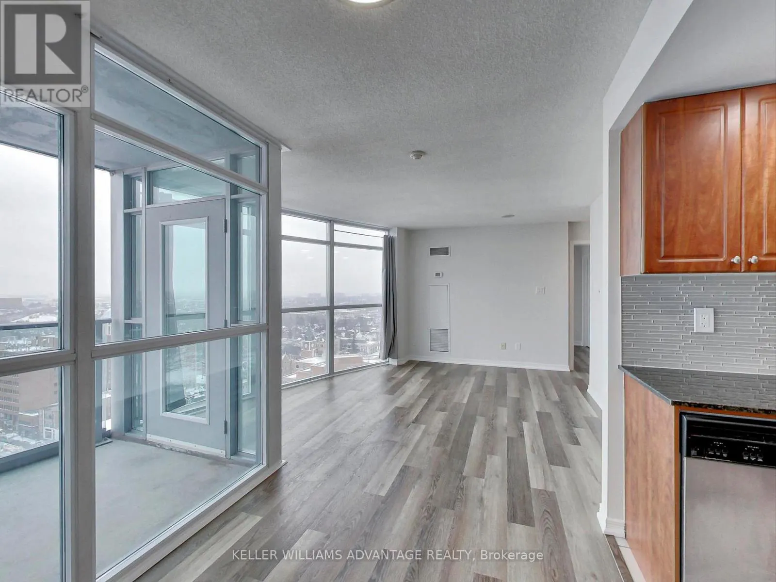 2204 - 9 GEORGE STREET
