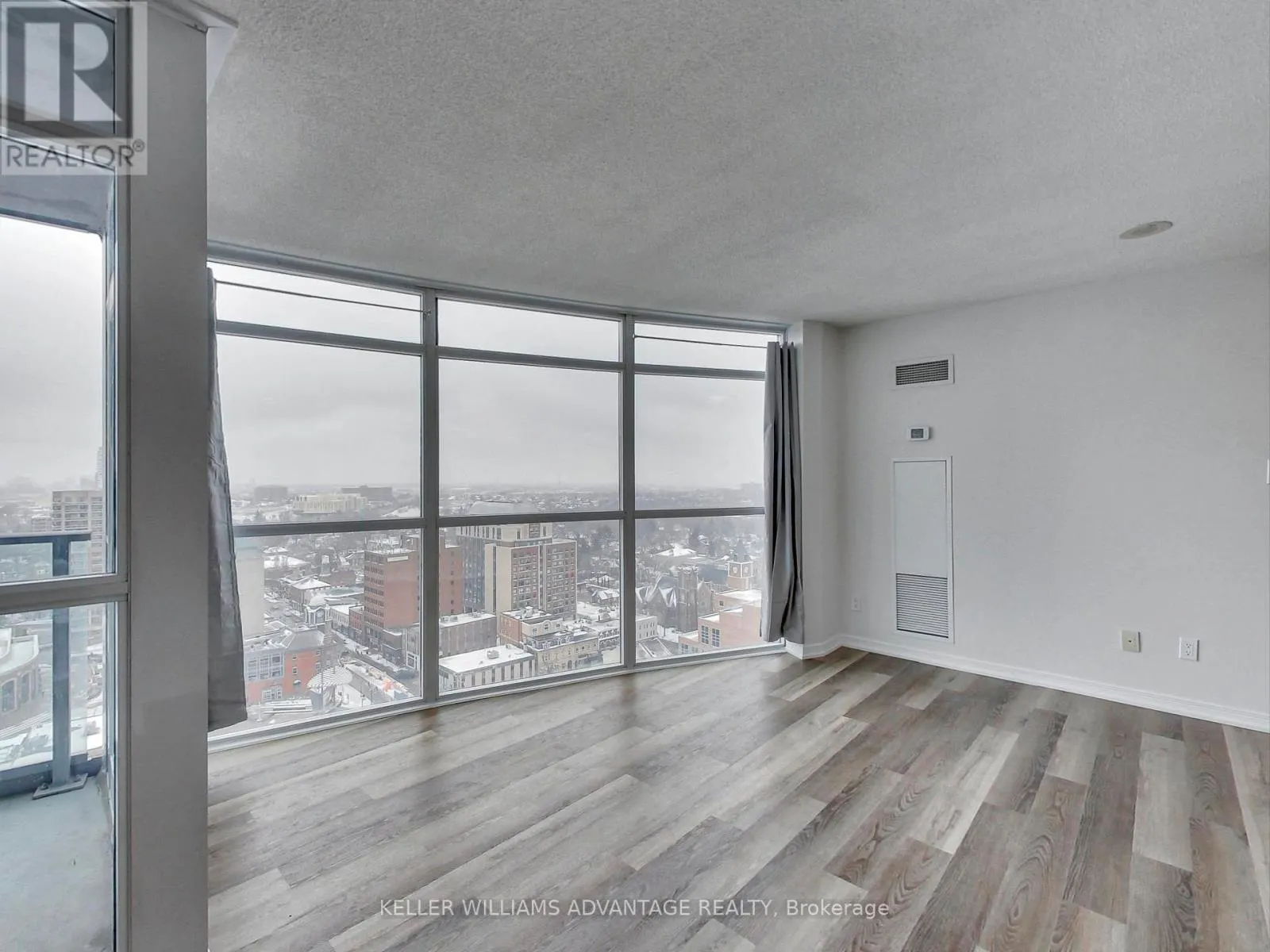 2204 - 9 GEORGE STREET
