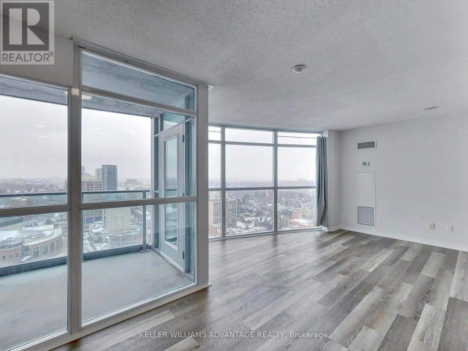2204 - 9 GEORGE STREET