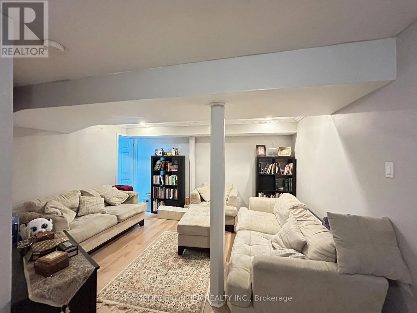 36 - 2555 THOMAS STREET