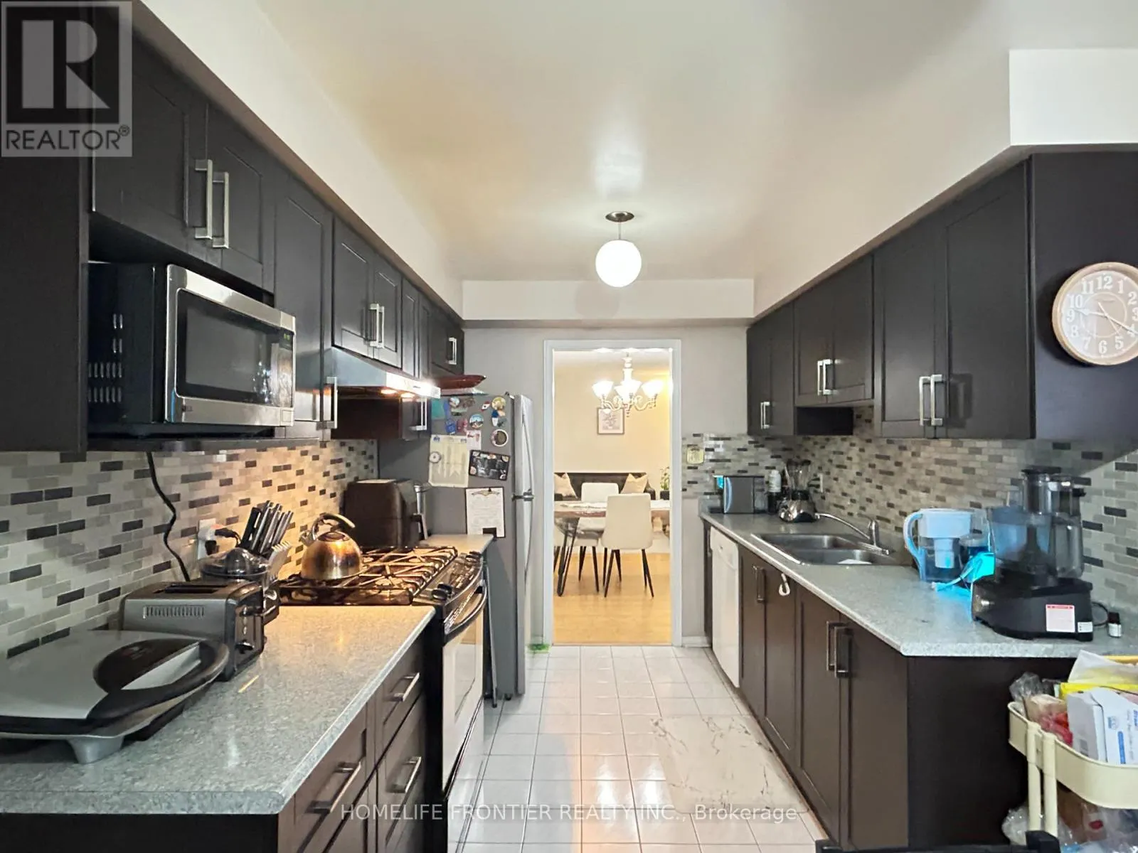 36 - 2555 THOMAS STREET