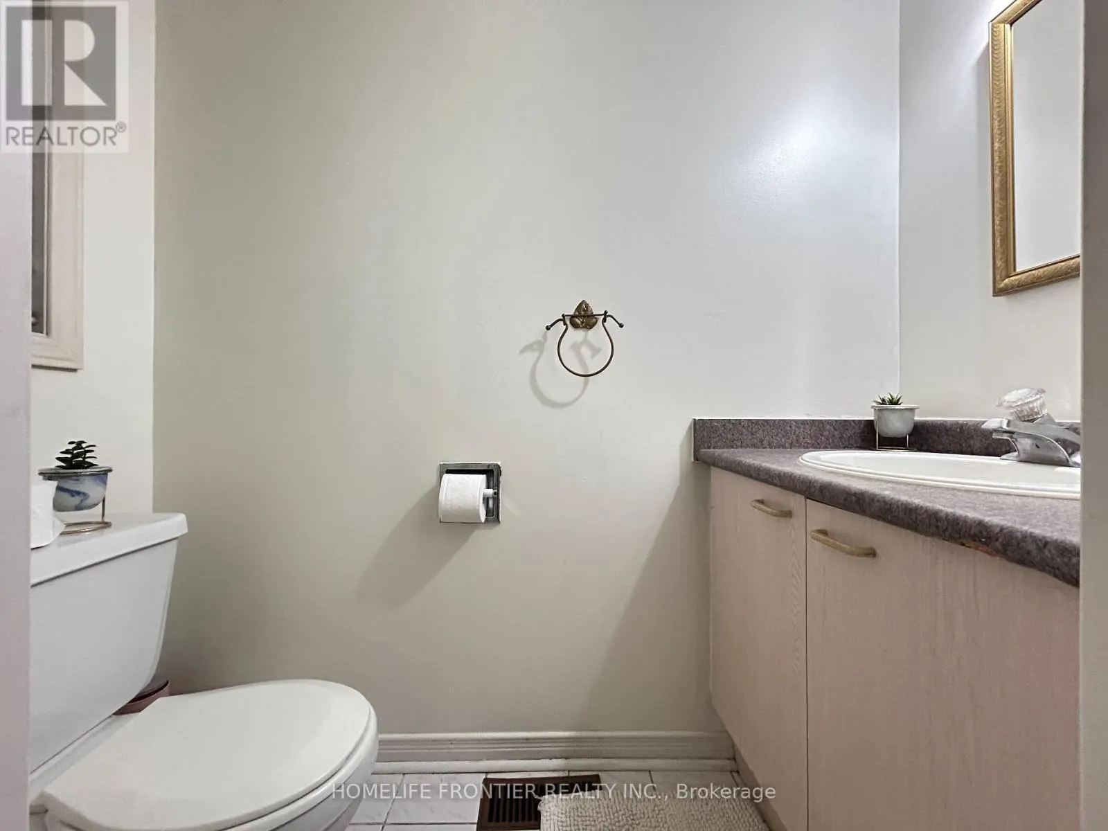 36 - 2555 THOMAS STREET