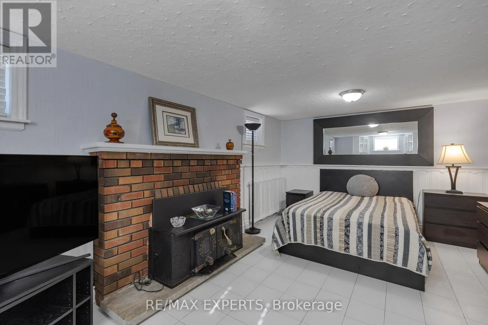 LOWER - 114 TROWELL AVENUE