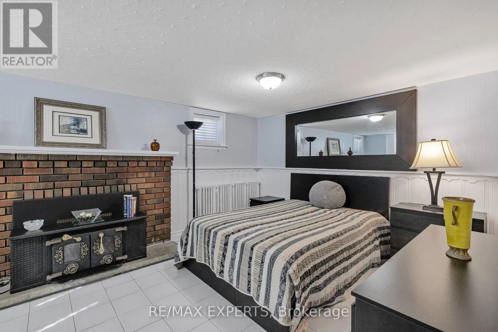 LOWER - 114 TROWELL AVENUE