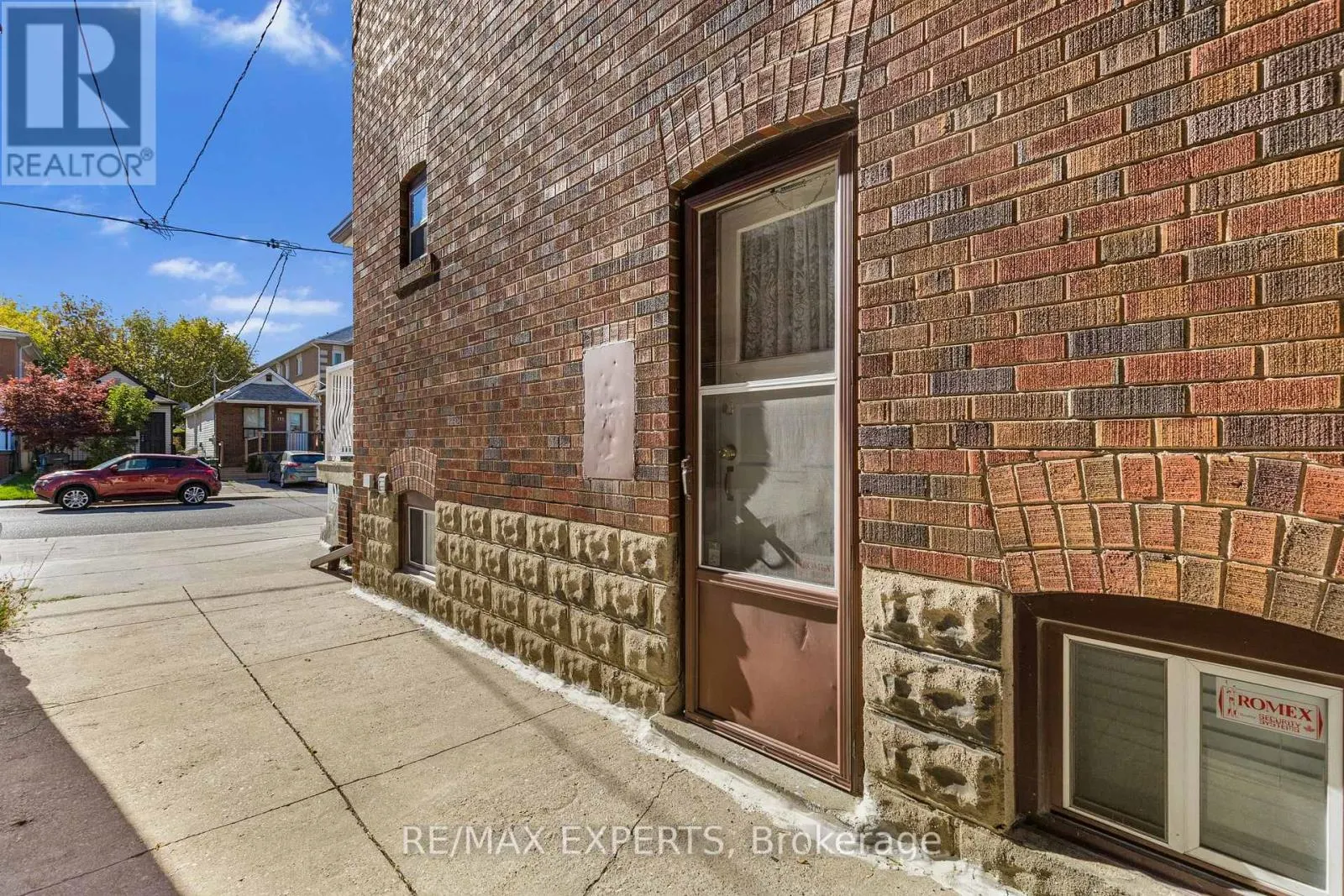 LOWER - 114 TROWELL AVENUE