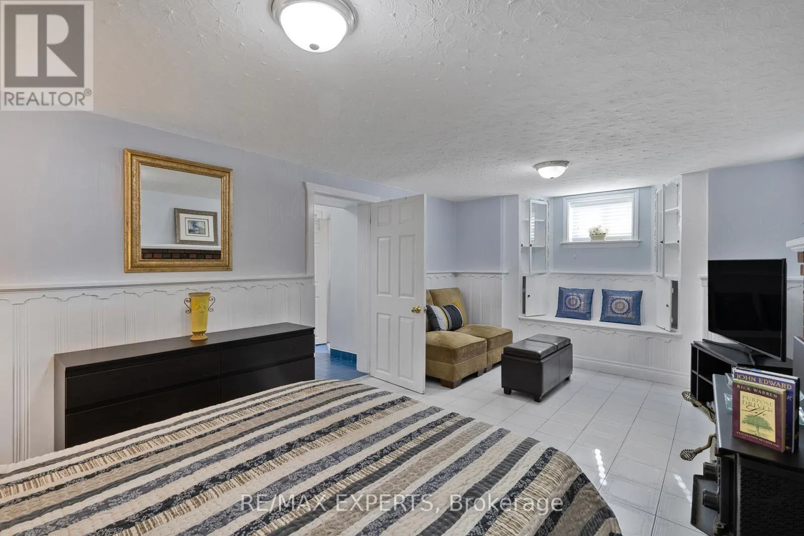 LOWER - 114 TROWELL AVENUE