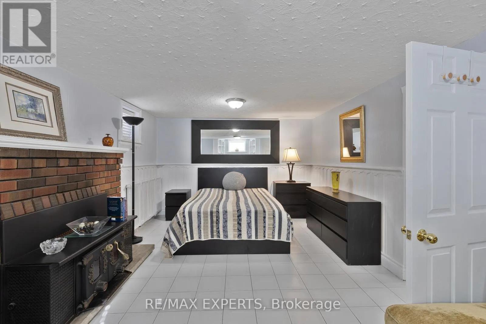 LOWER - 114 TROWELL AVENUE