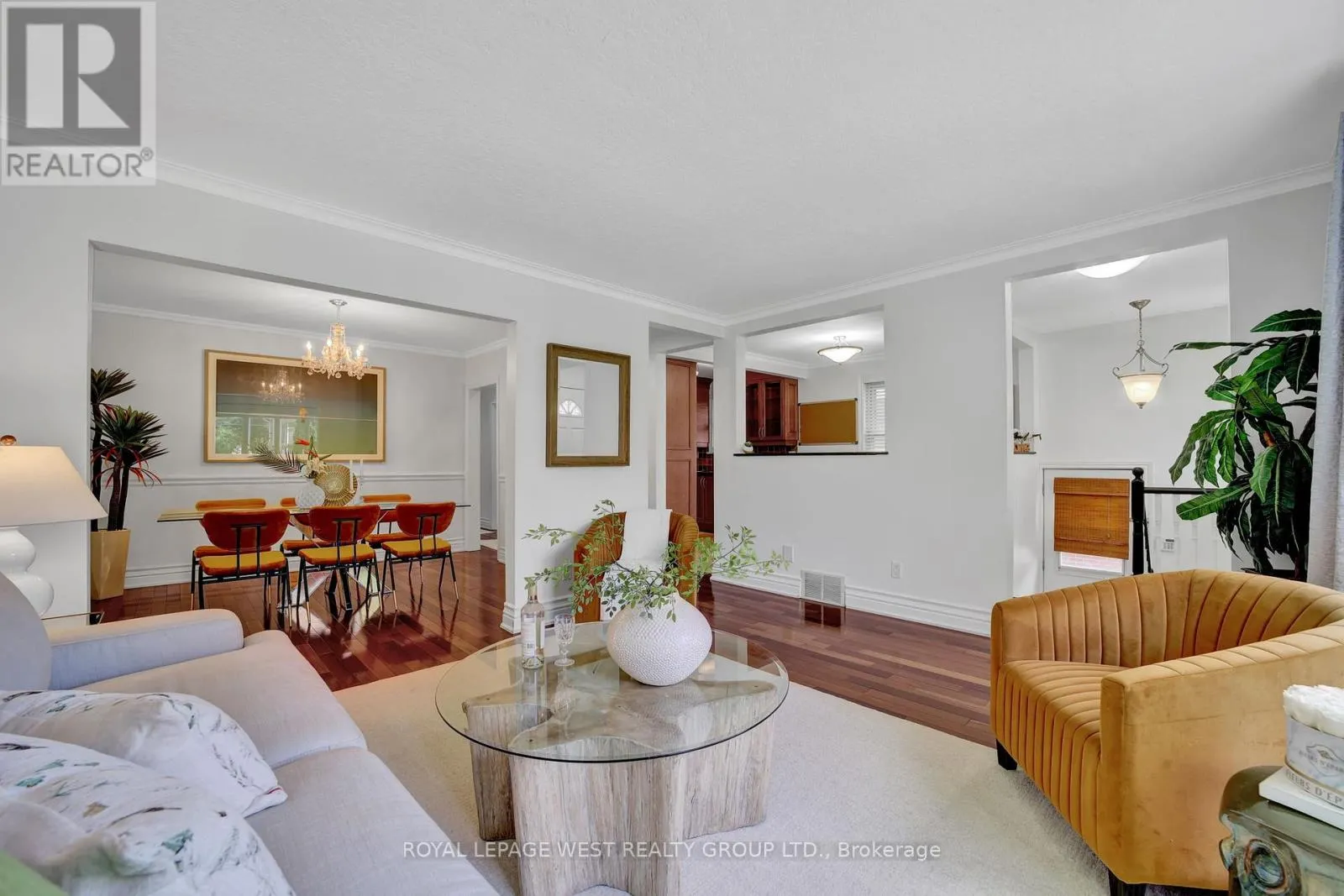 44 WESTGLEN CRESCENT