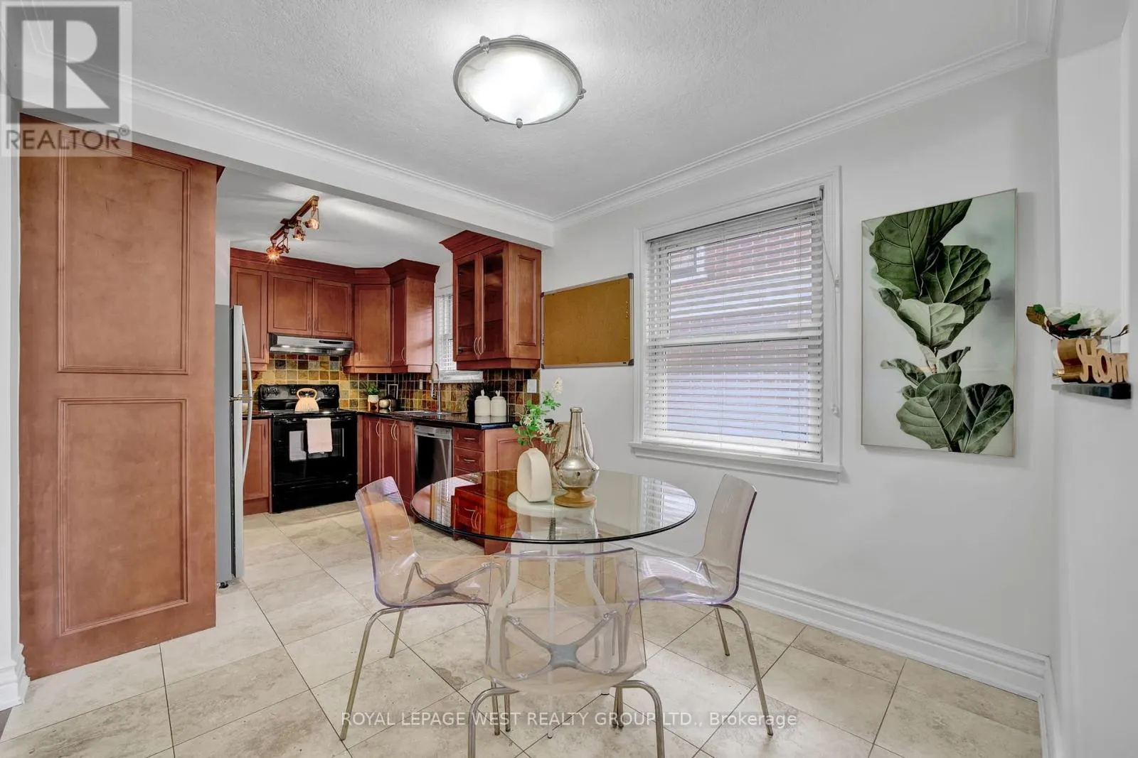 44 WESTGLEN CRESCENT