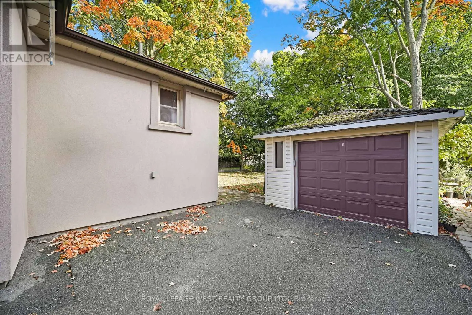 44 WESTGLEN CRESCENT