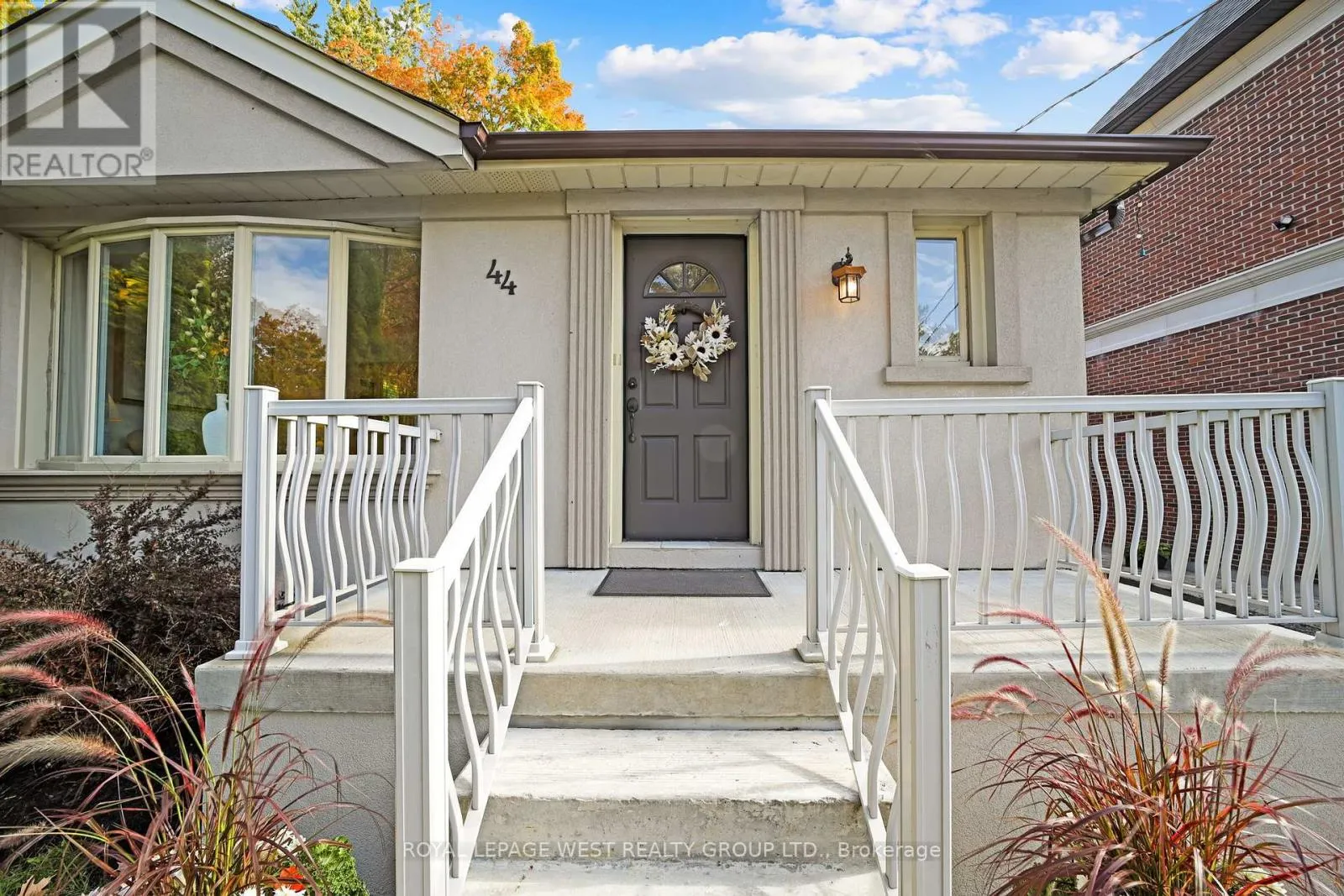 44 WESTGLEN CRESCENT