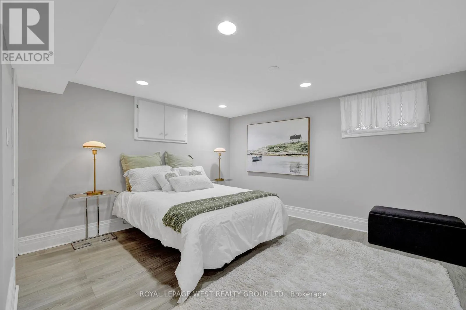 44 WESTGLEN CRESCENT