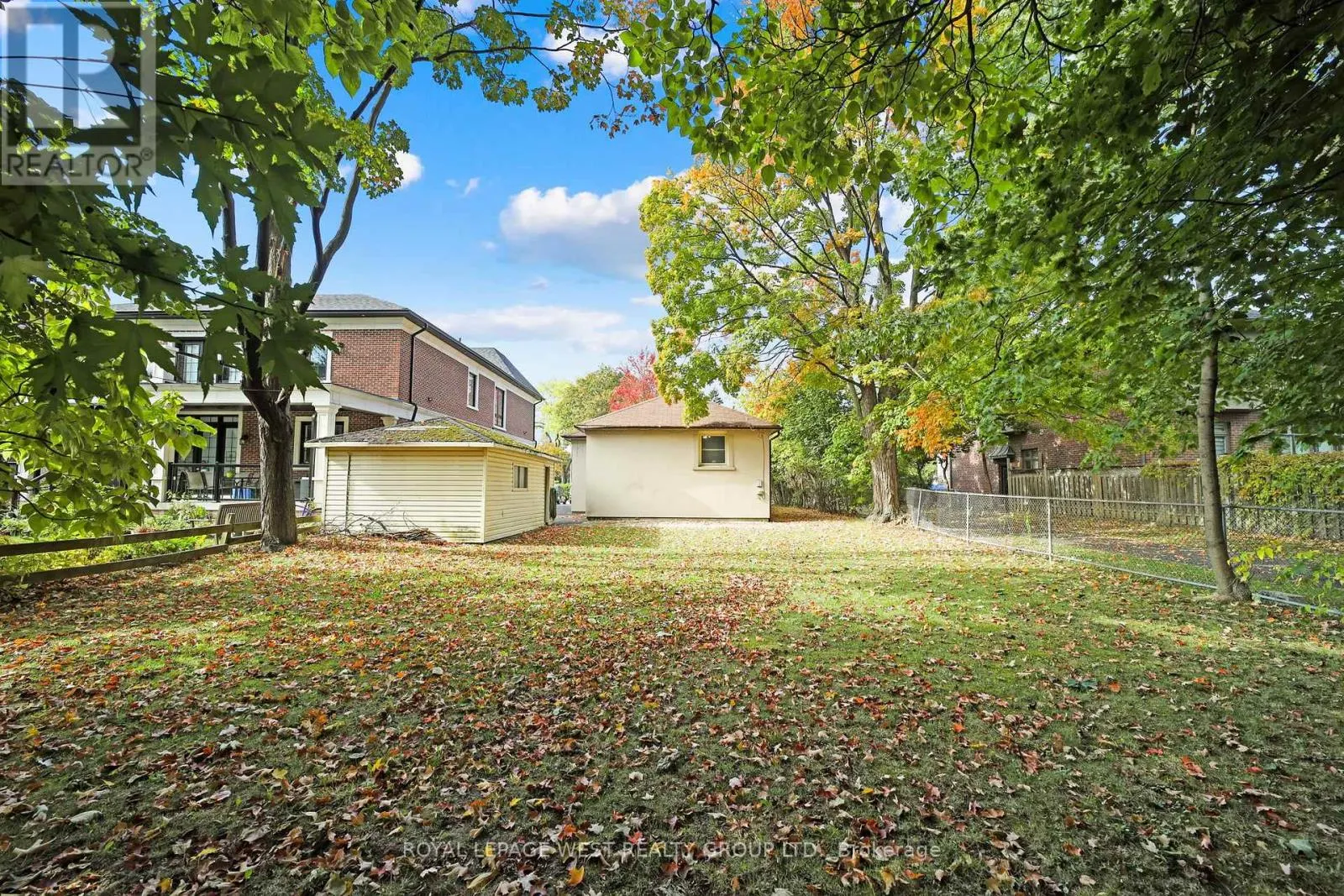 44 WESTGLEN CRESCENT