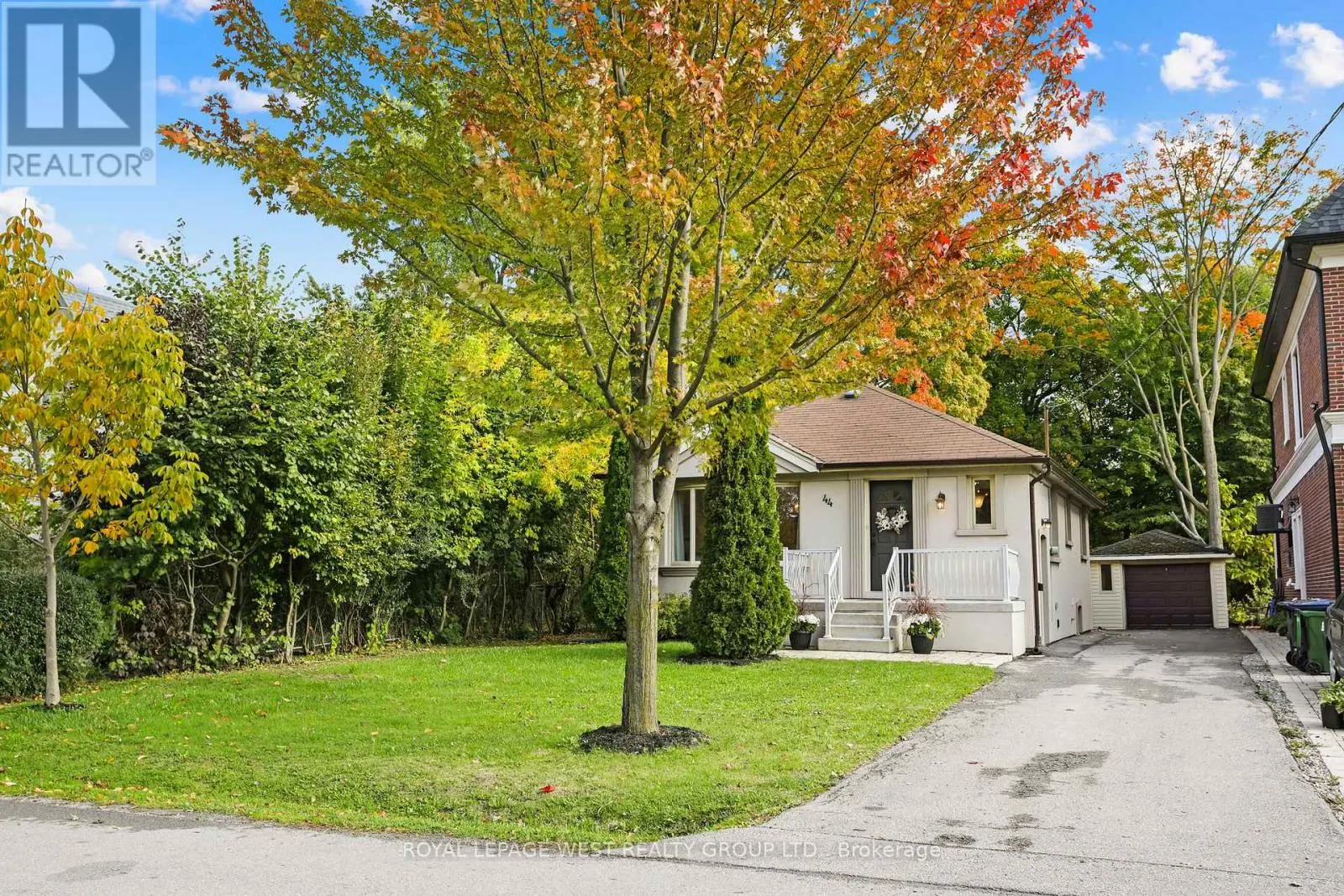 44 WESTGLEN CRESCENT