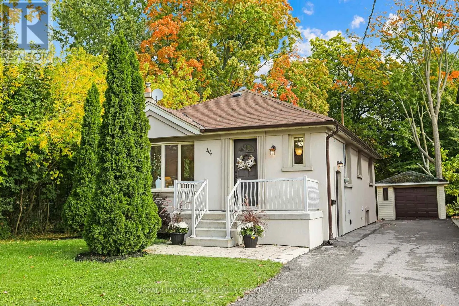 44 WESTGLEN CRESCENT