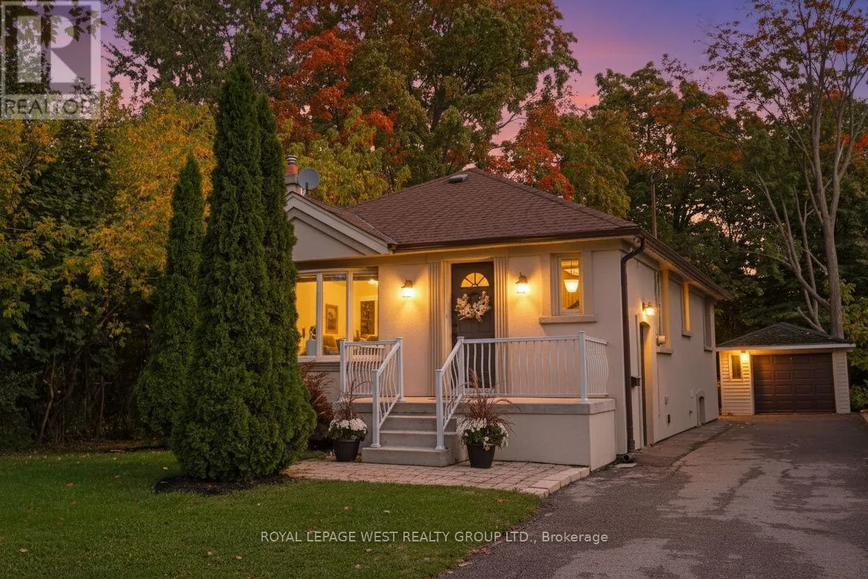 44 WESTGLEN CRESCENT