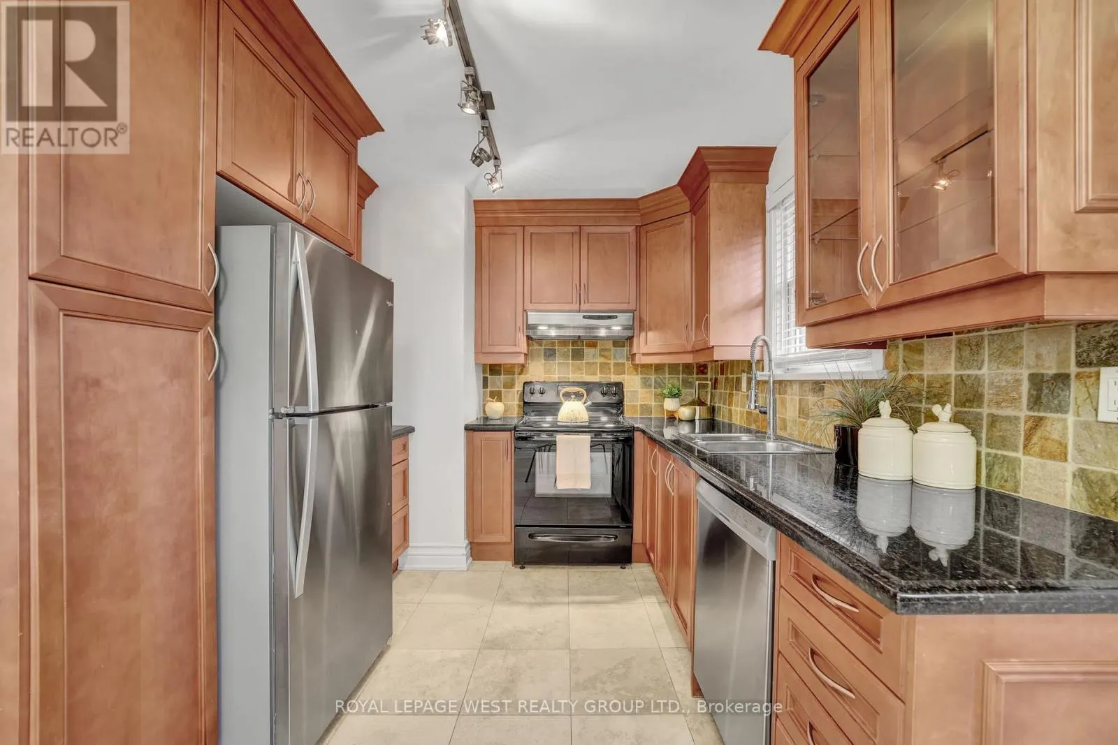 44 WESTGLEN CRESCENT