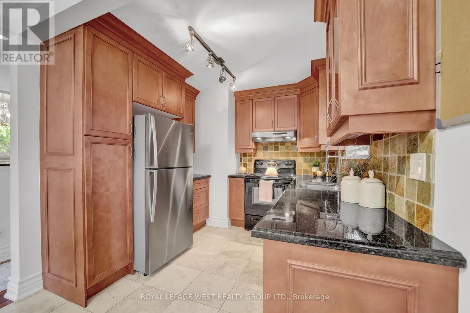 44 WESTGLEN CRESCENT