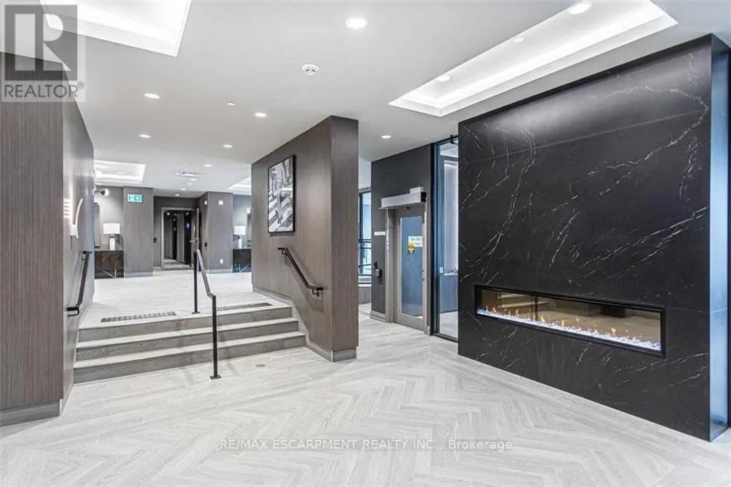 106 - 95 DUNDAS STREET W
