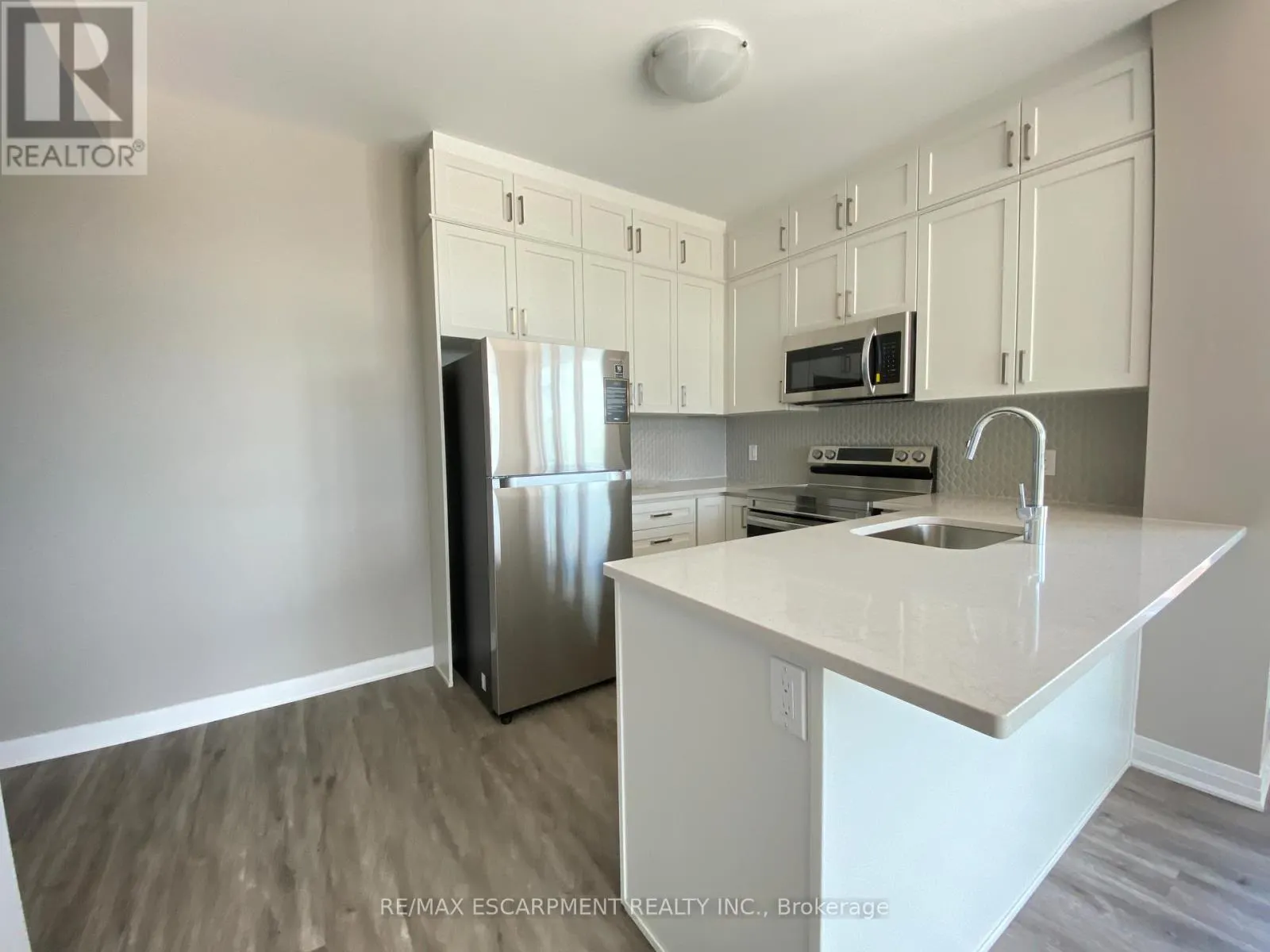 106 - 95 DUNDAS STREET W