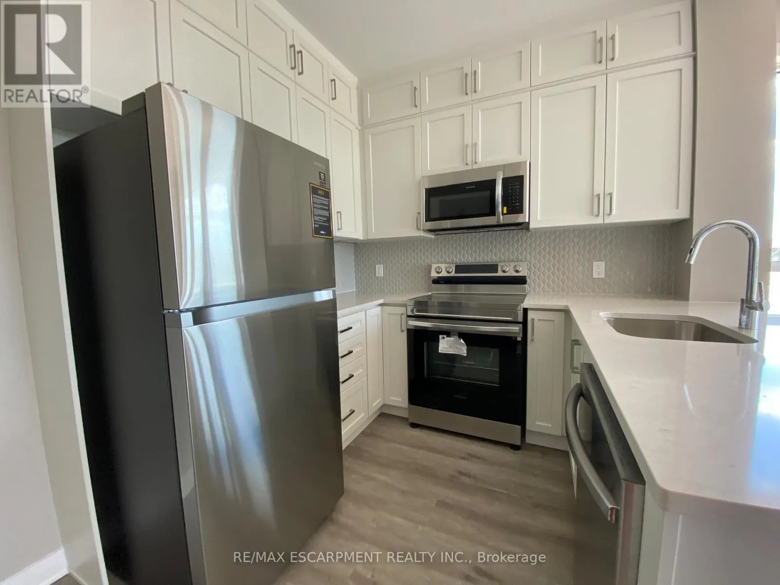 106 - 95 DUNDAS STREET W