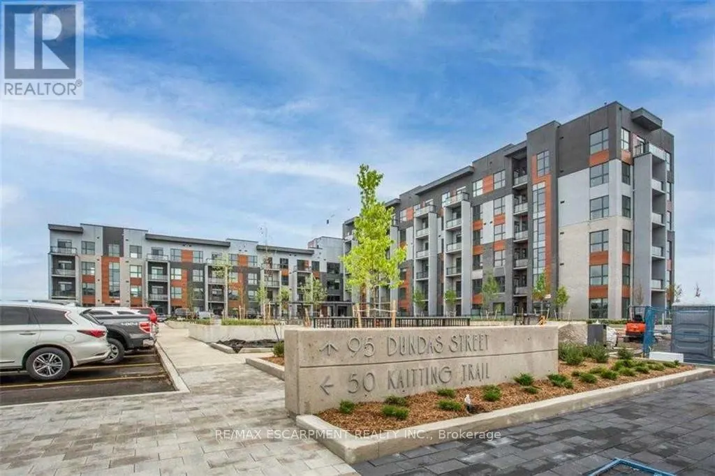 106 - 95 DUNDAS STREET W
