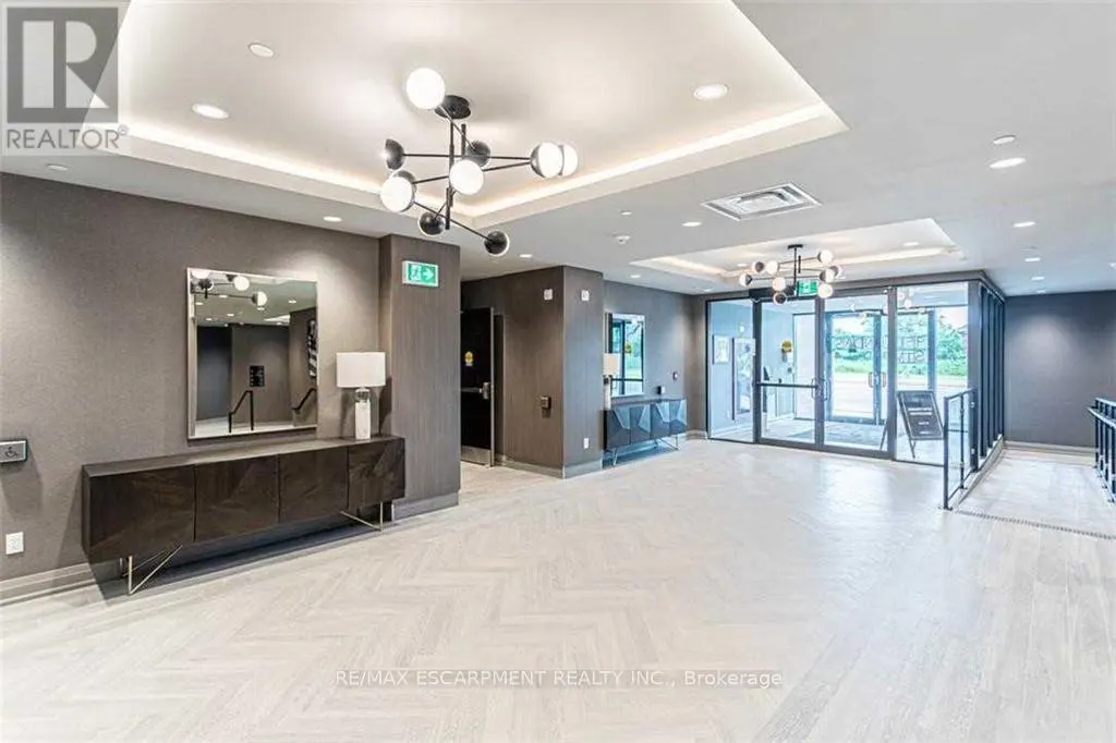 106 - 95 DUNDAS STREET W