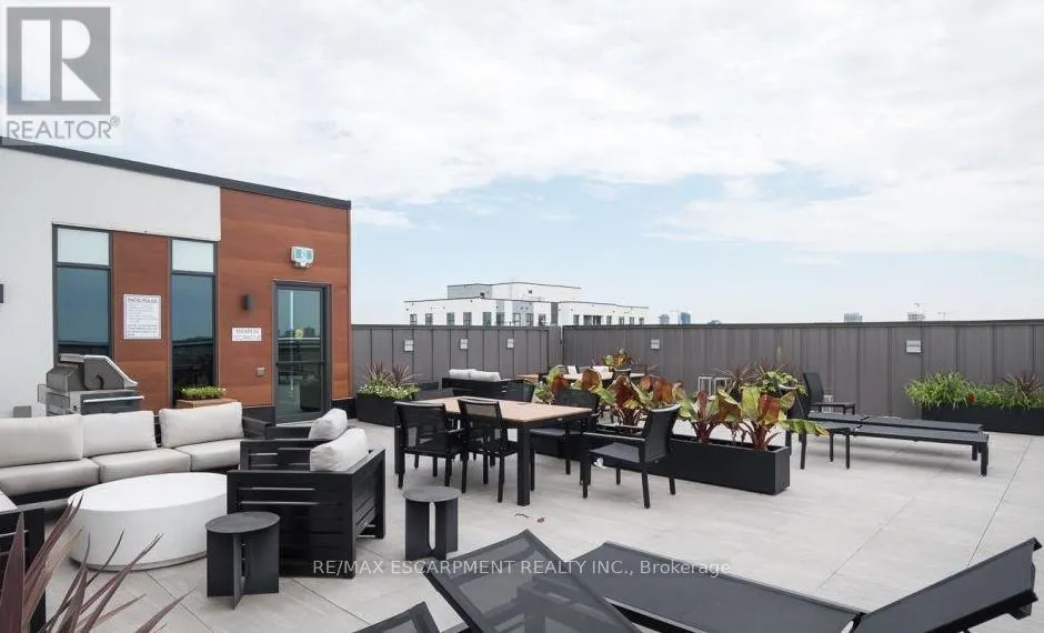 106 - 95 DUNDAS STREET W