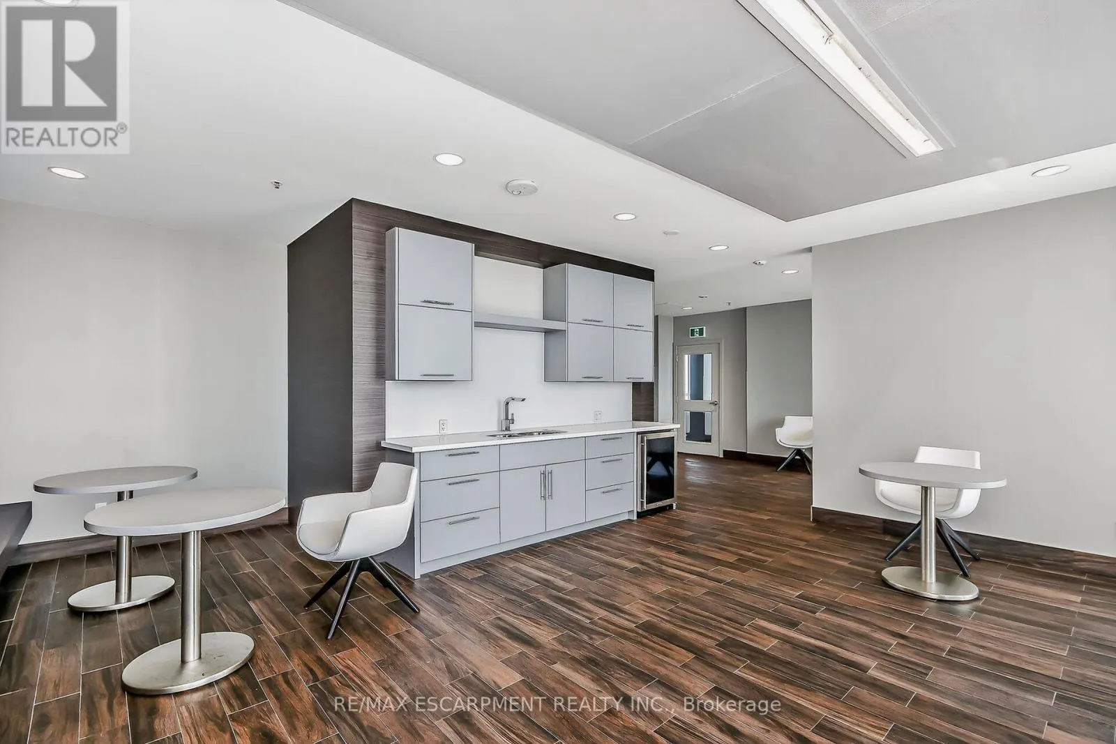 1302 - 2087 FAIRVIEW STREET