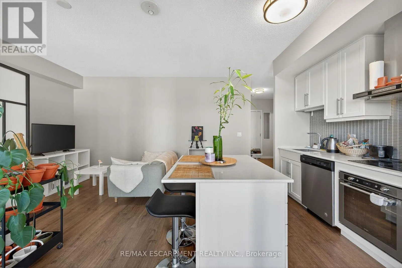 1302 - 2087 FAIRVIEW STREET