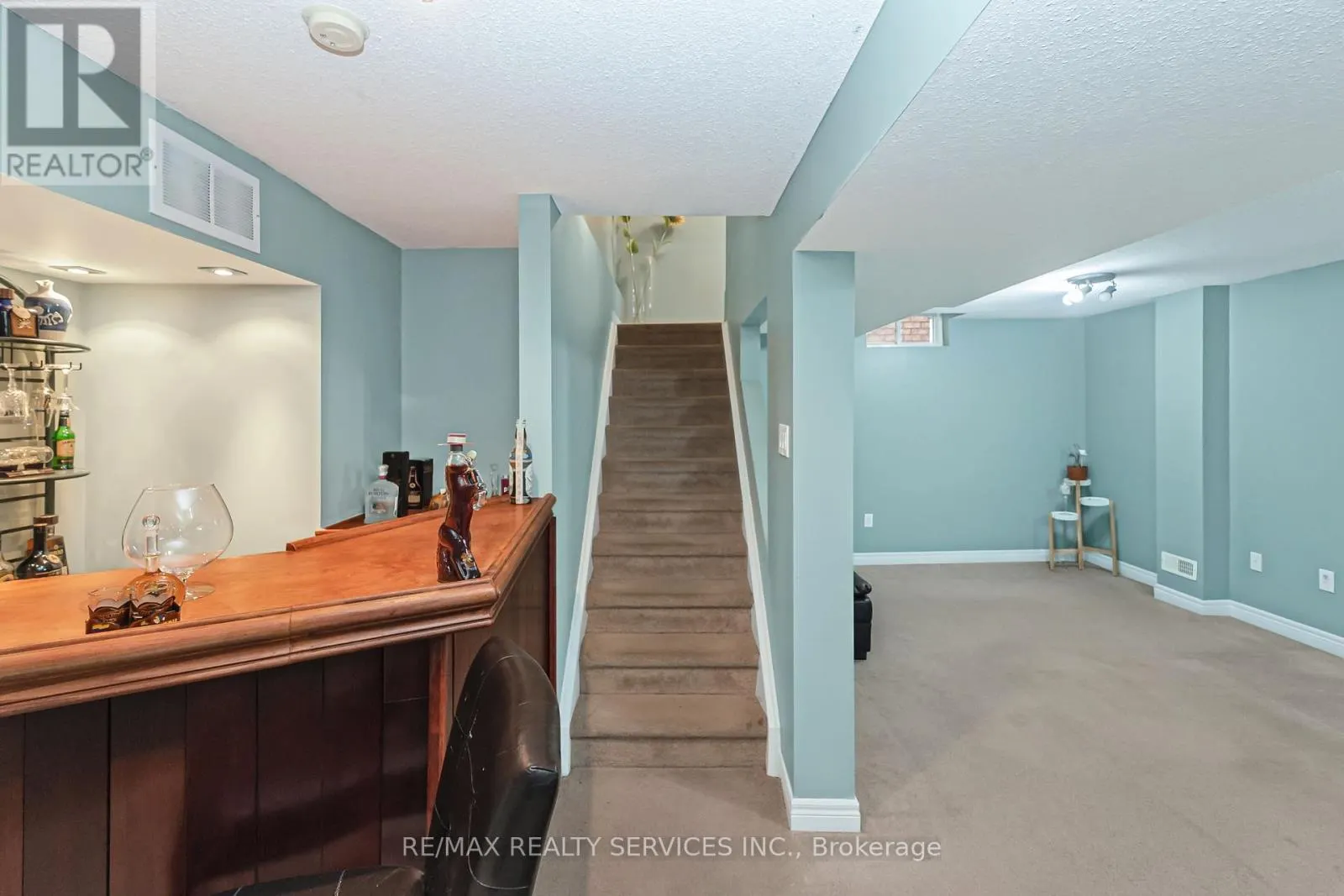 8 RIDGEMORE CRESCENT