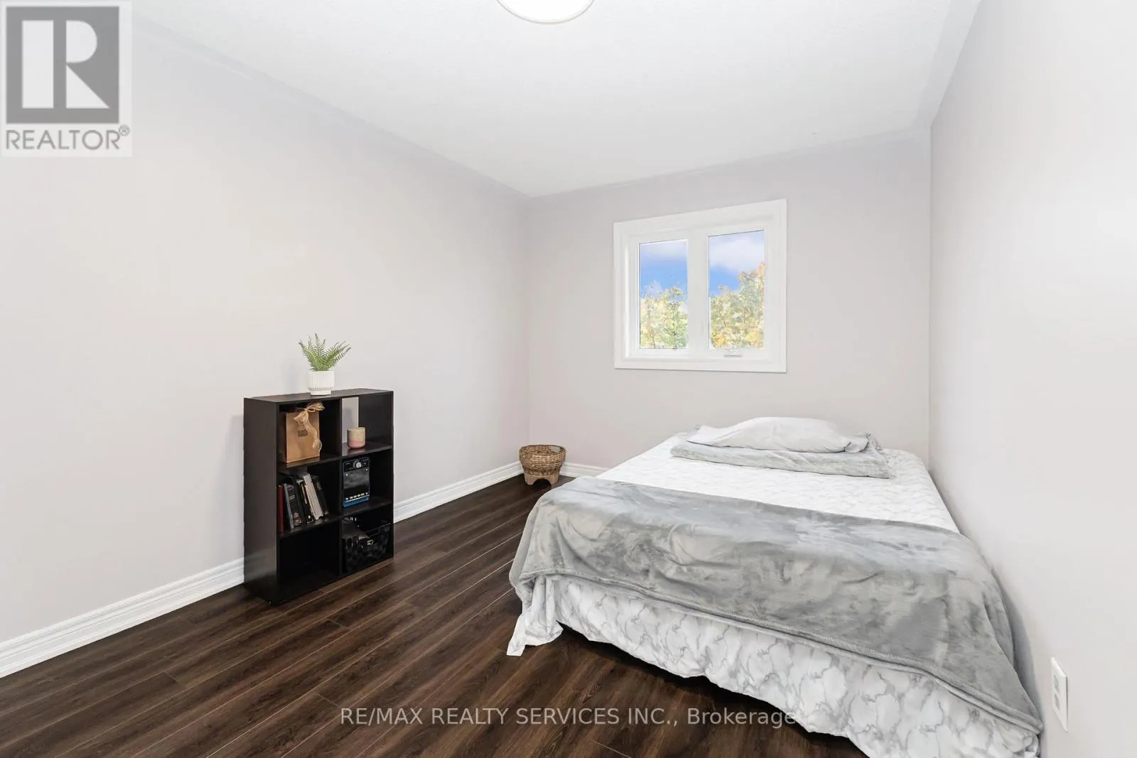 8 RIDGEMORE CRESCENT
