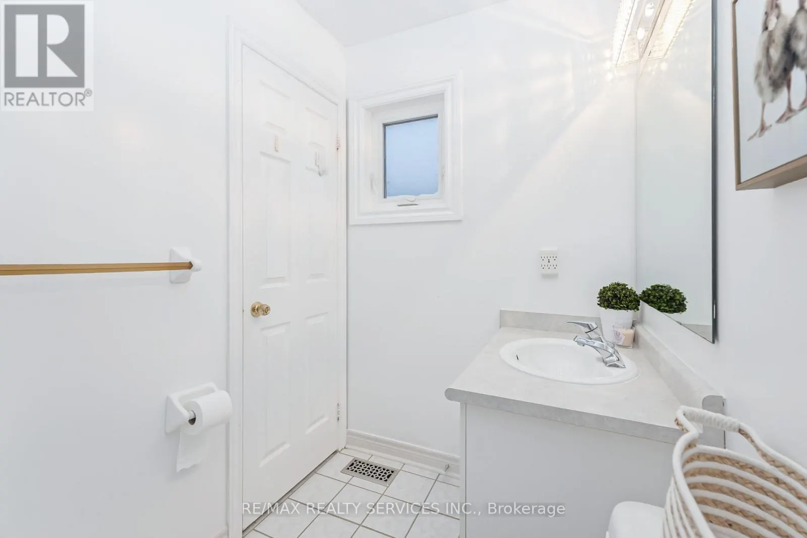 8 RIDGEMORE CRESCENT