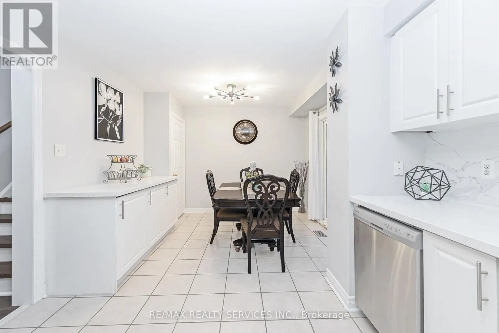 8 RIDGEMORE CRESCENT