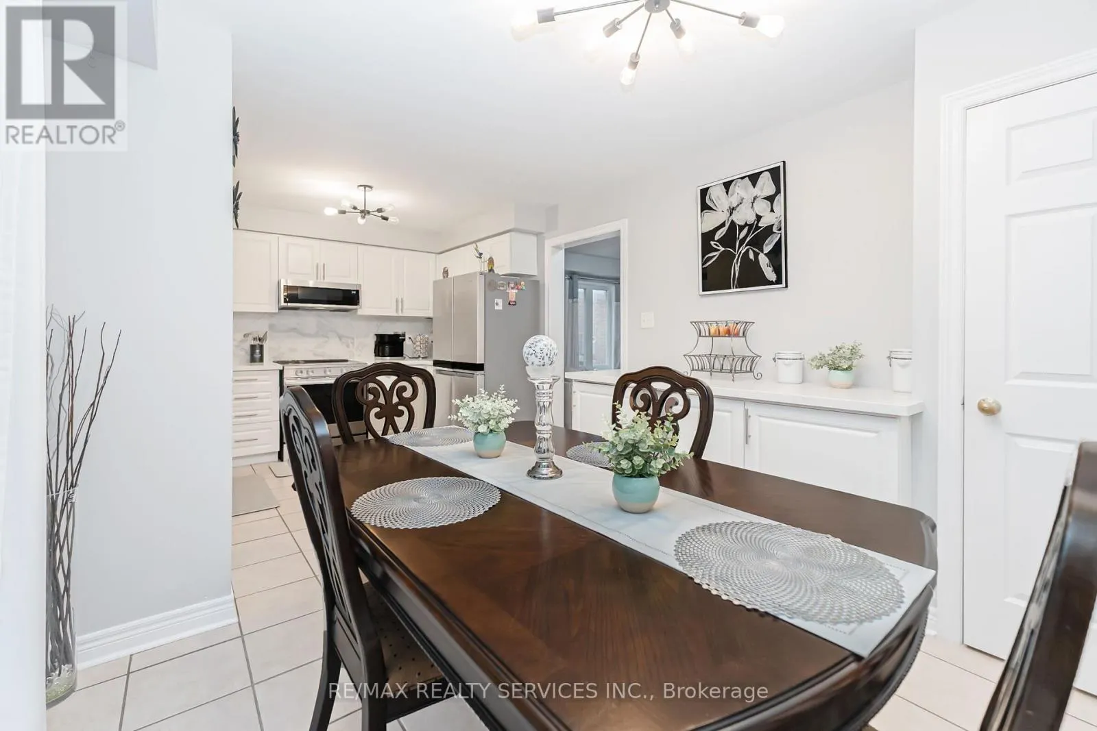 8 RIDGEMORE CRESCENT