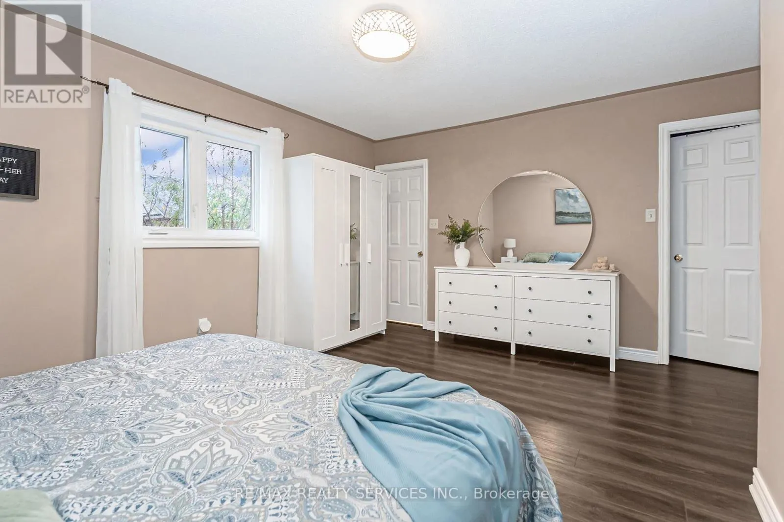 8 RIDGEMORE CRESCENT