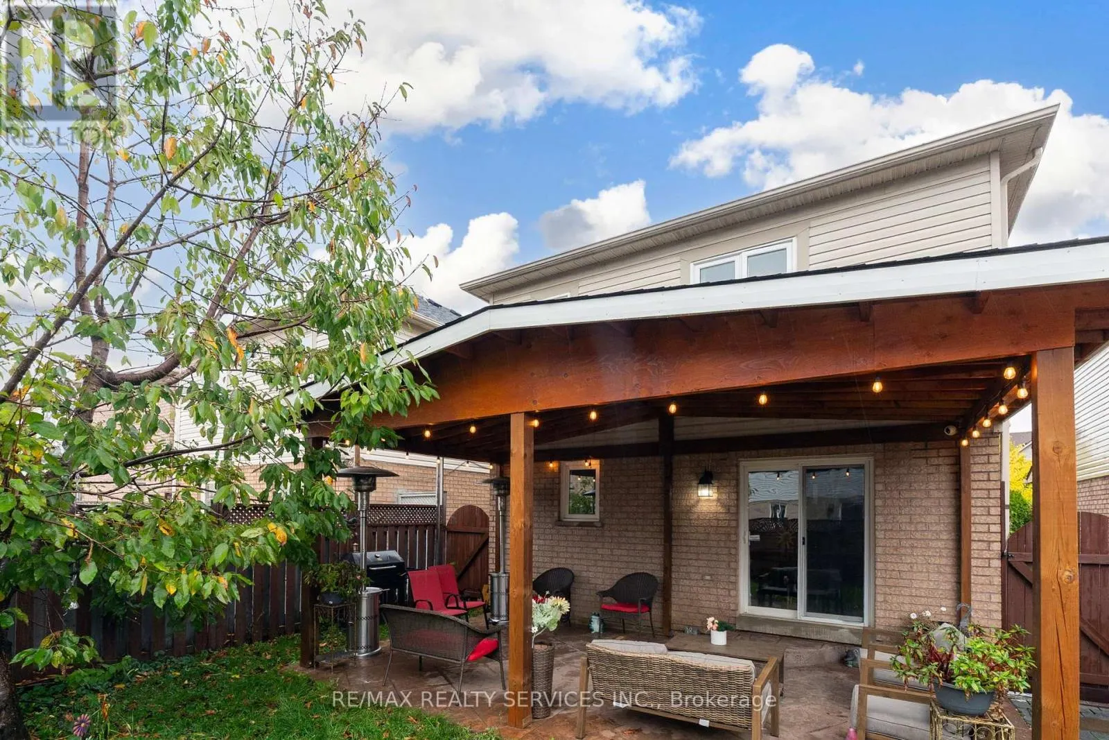 8 RIDGEMORE CRESCENT