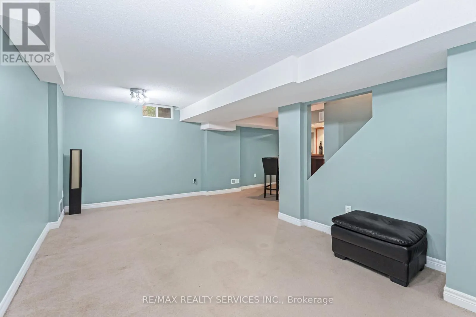 8 RIDGEMORE CRESCENT