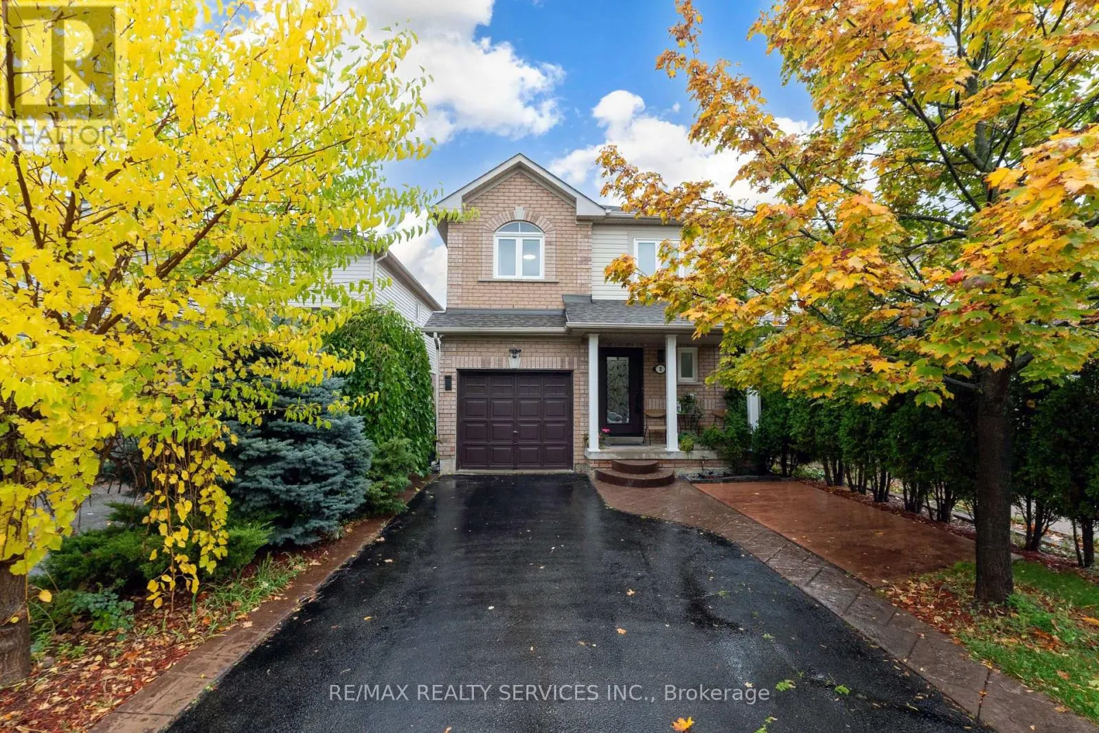 8 RIDGEMORE CRESCENT
