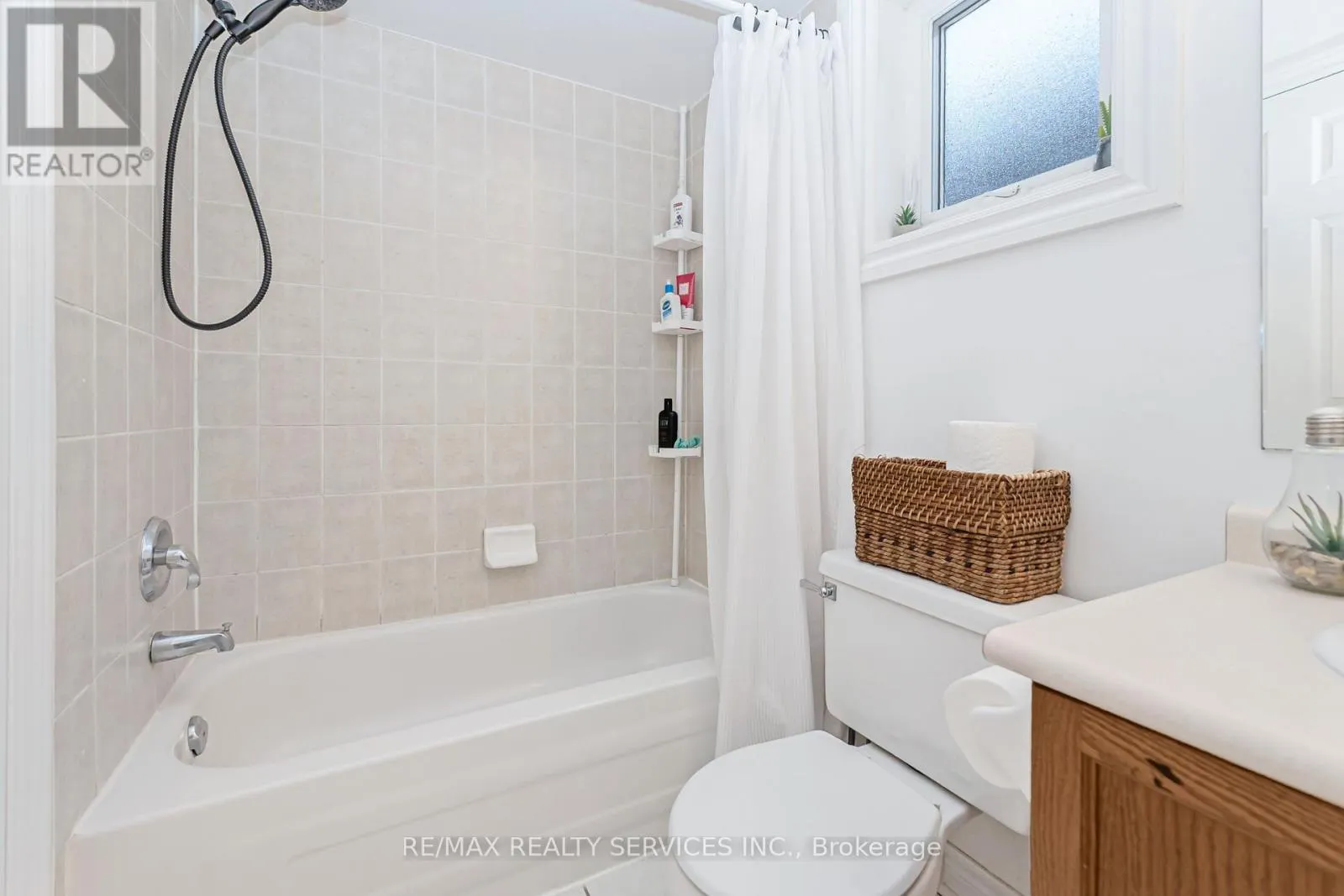 8 RIDGEMORE CRESCENT