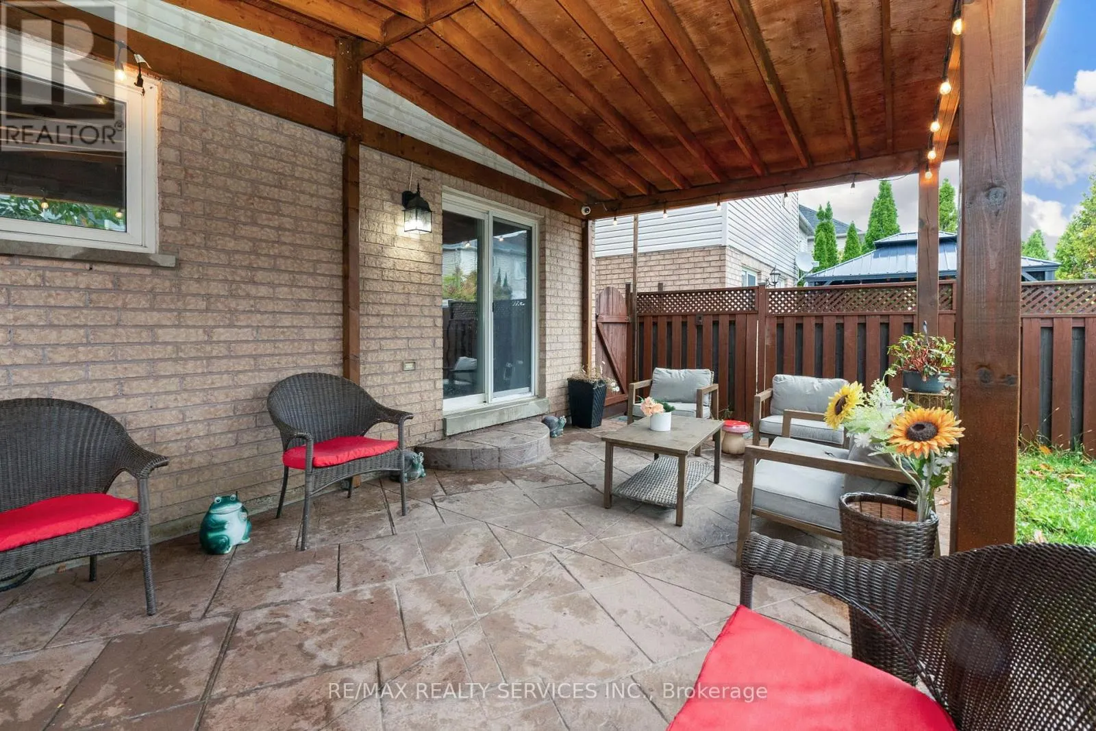 8 RIDGEMORE CRESCENT