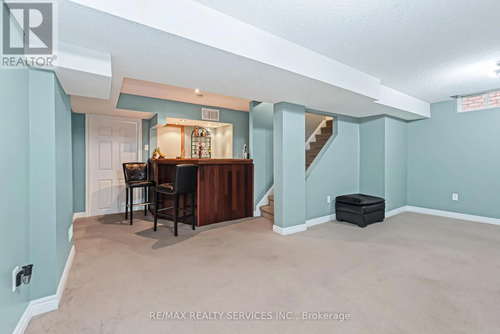 8 RIDGEMORE CRESCENT