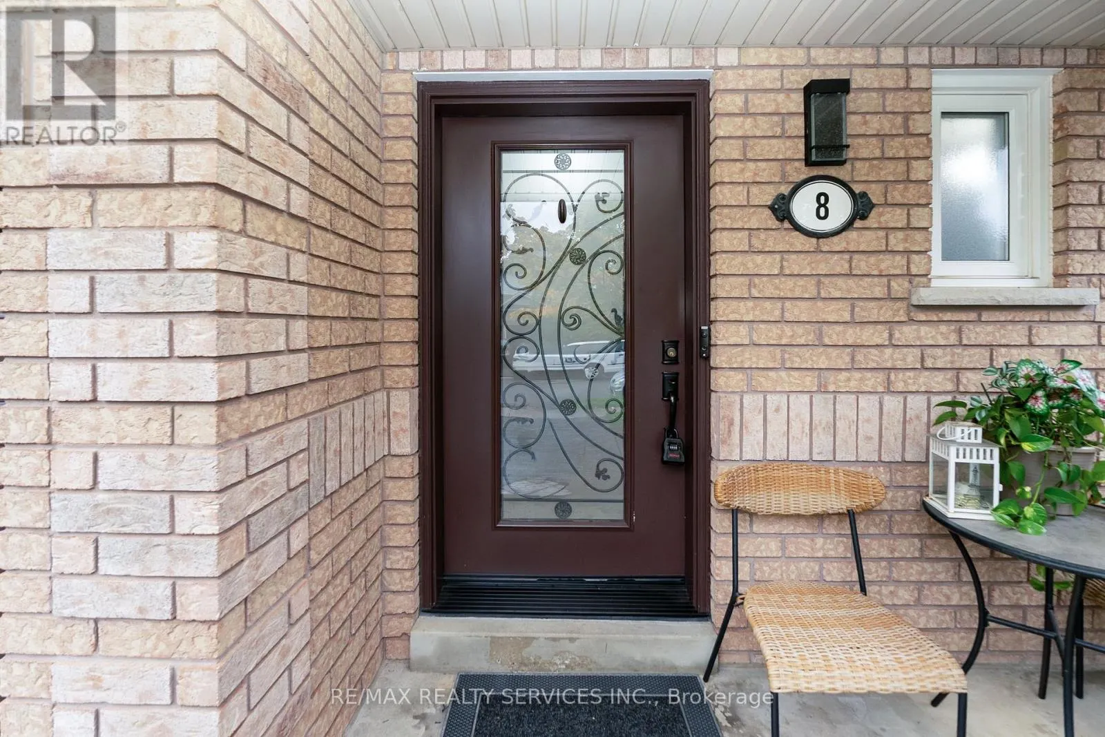 8 RIDGEMORE CRESCENT
