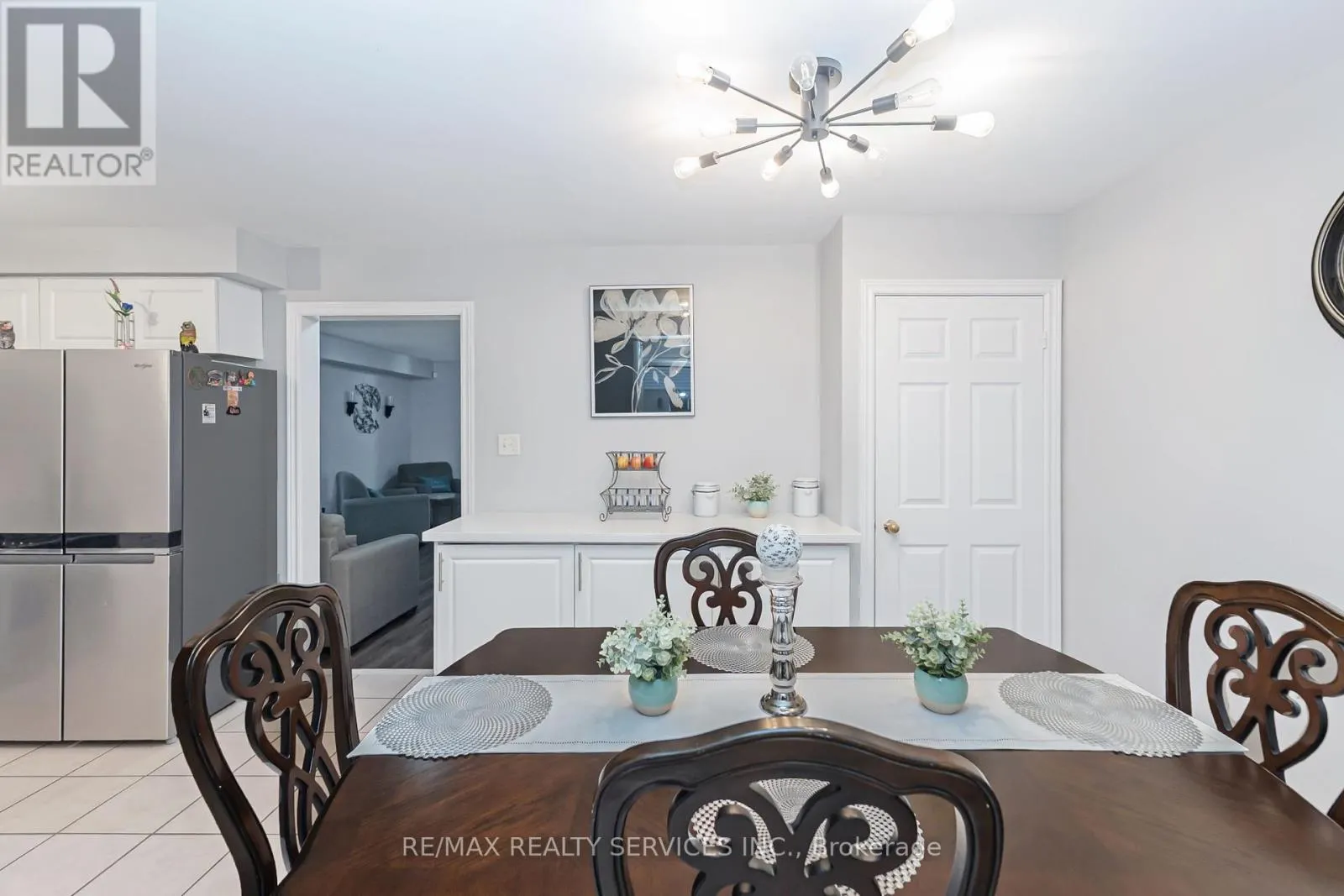 8 RIDGEMORE CRESCENT