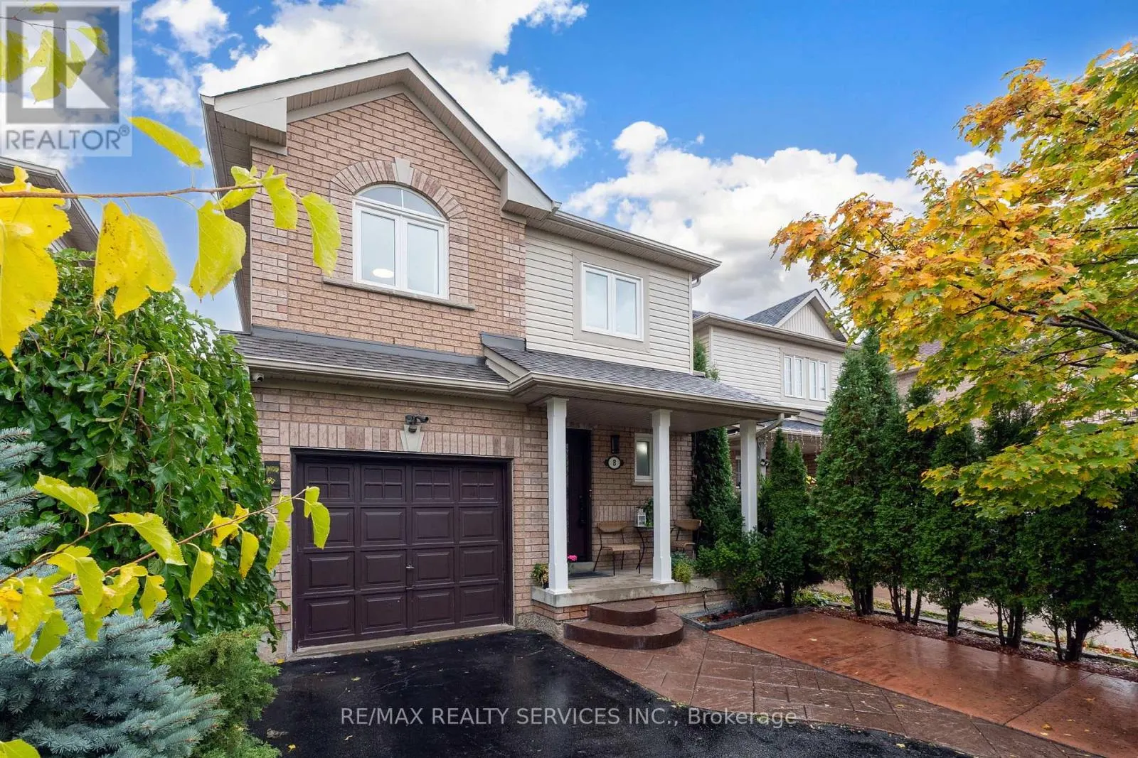8 RIDGEMORE CRESCENT