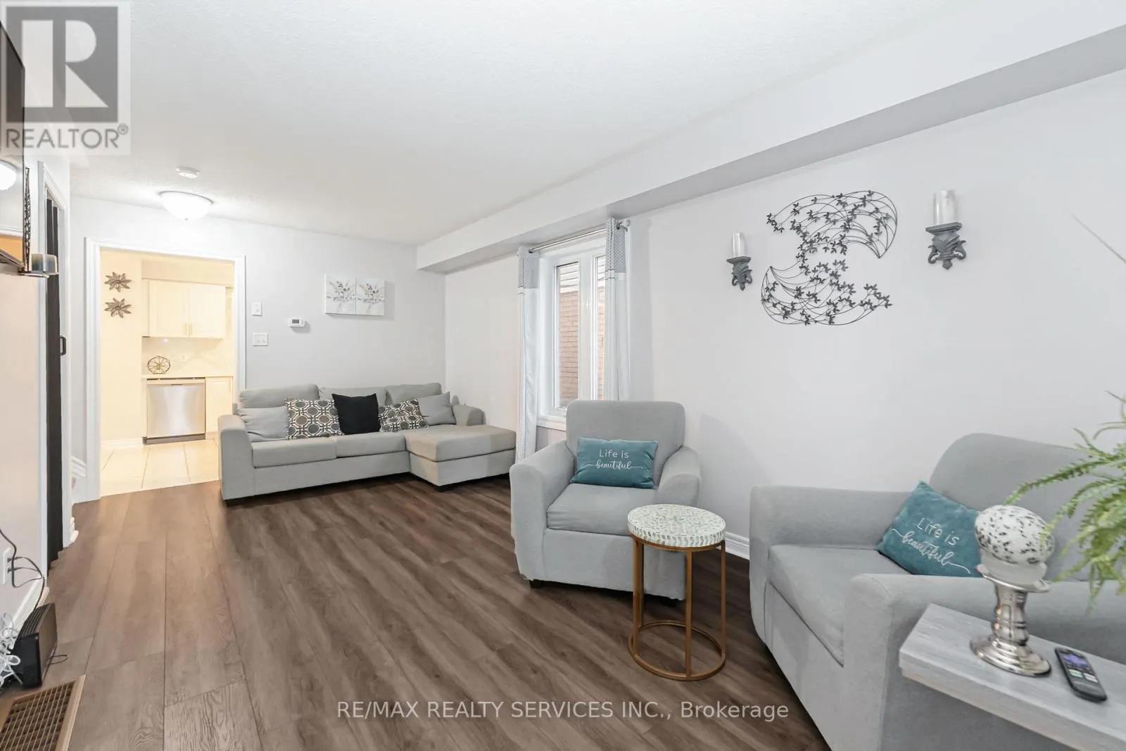 8 RIDGEMORE CRESCENT