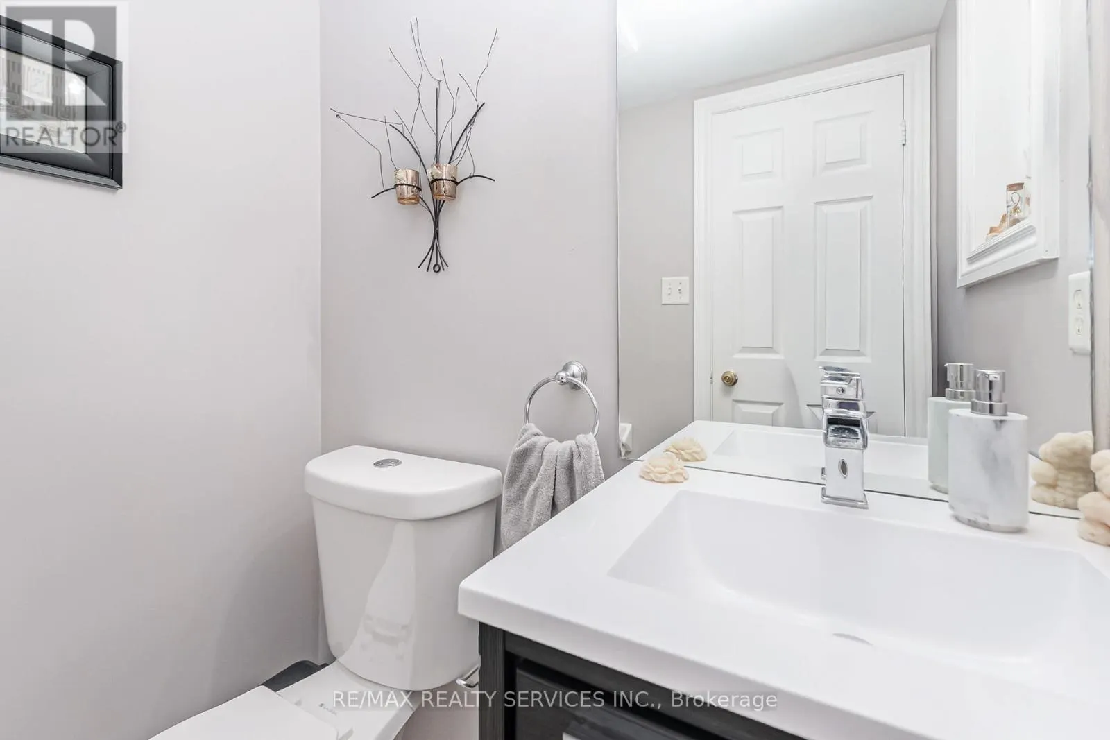 8 RIDGEMORE CRESCENT