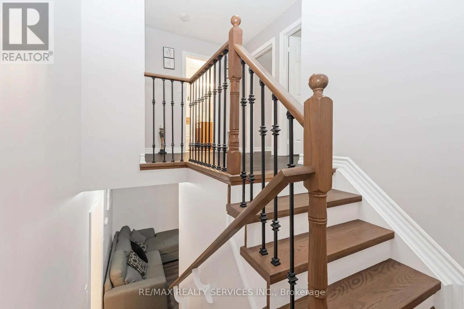8 RIDGEMORE CRESCENT