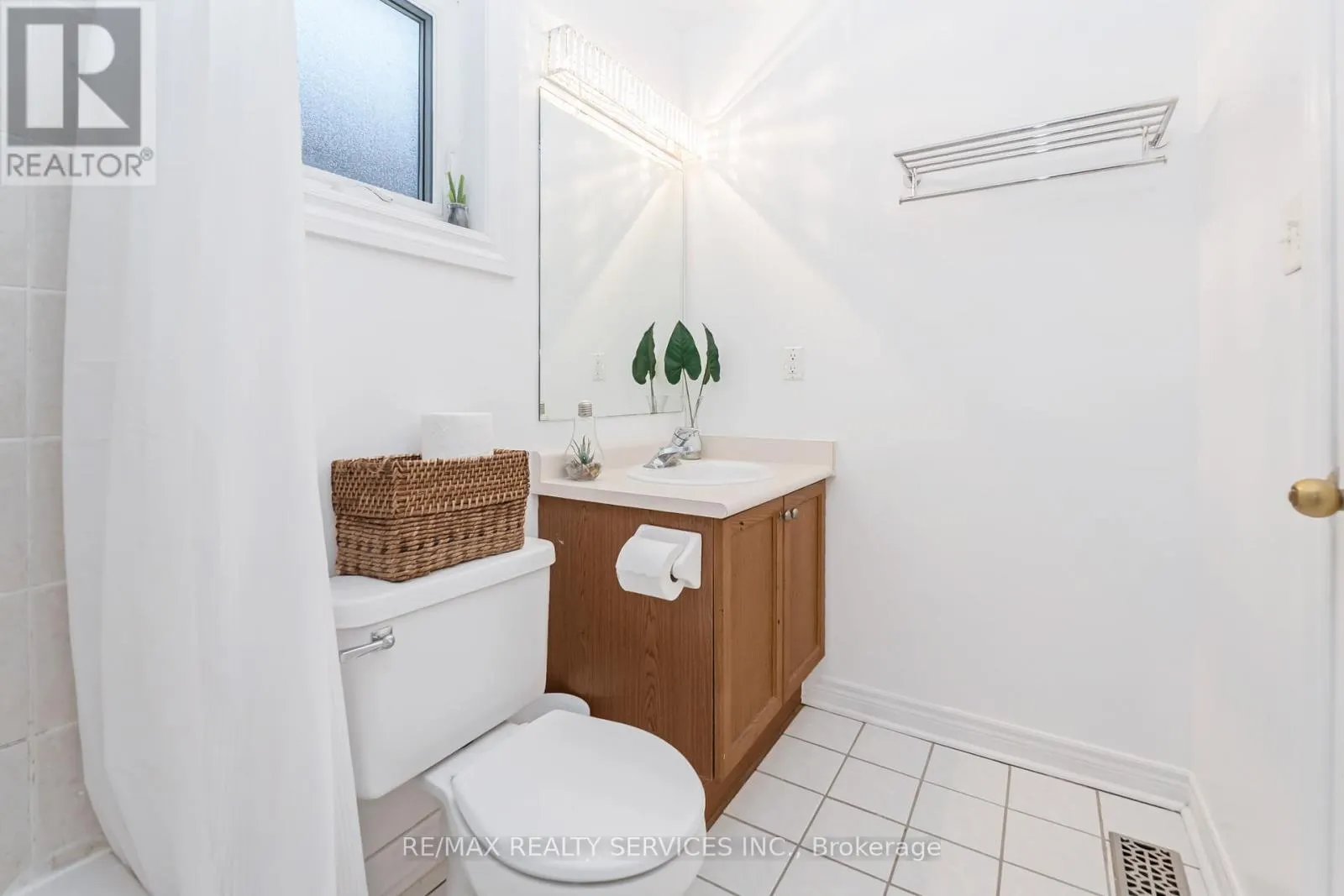 8 RIDGEMORE CRESCENT